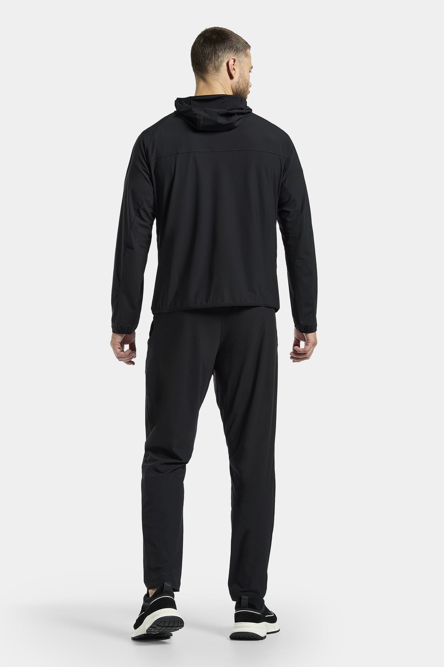 THE ACTIVE HOODED WINDBREAKER