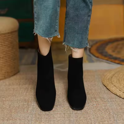 Viola | Stivaletti in Suede con Tacco Medio