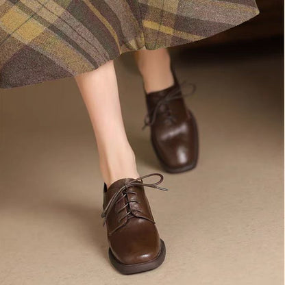 Livia | Scarpe Stringate Eleganti con Tacco Quadrato